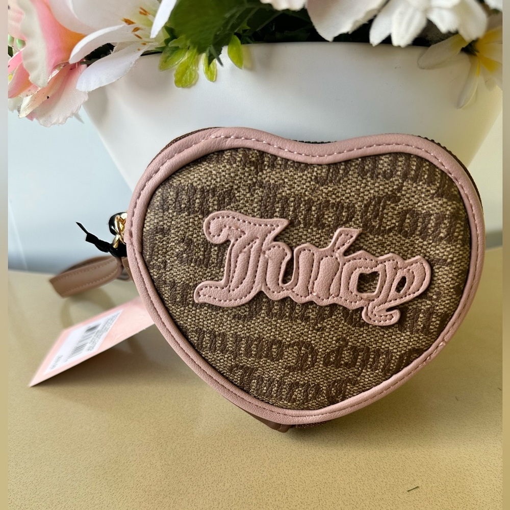 Juicy Couture Status Chestnut Chino Paparazzi Heart Zip Around Wristlet - Picture 6 of 6